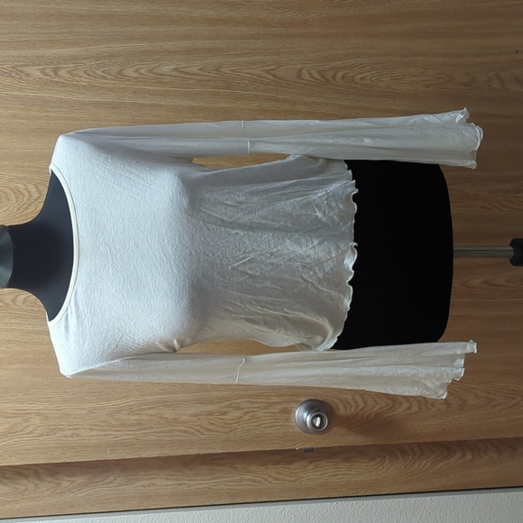 Blanc de Blanc bell sleeve white witchy top - Picture 3 of 3